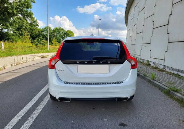 Volvo V60 cena 49400 przebieg: 226000, rok produkcji 2016 z Stąporków małe 301
